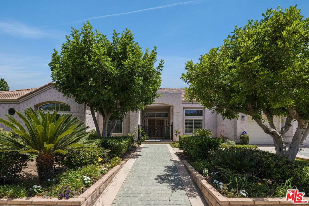 Property photo for 9550 White Oak Ave, Los Angeles, CA