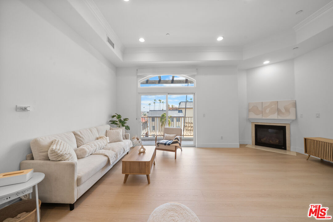 Property photo for 309 S Mariposa Ave, #301, Los Angeles, CA