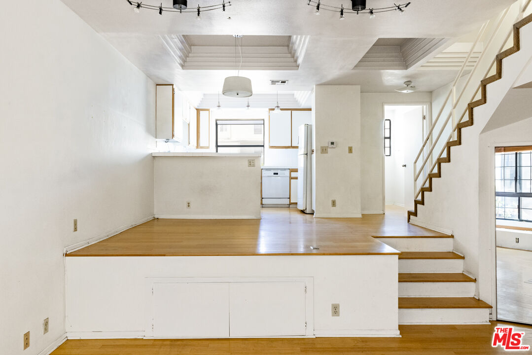 Property photo for 36 Navy St, #9, Los Angeles, CA
