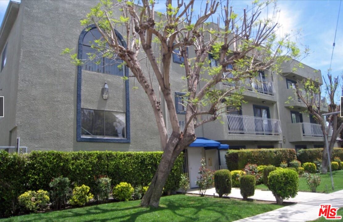 Property photo for 6590 Hazeltine Ave, Los Angeles, CA