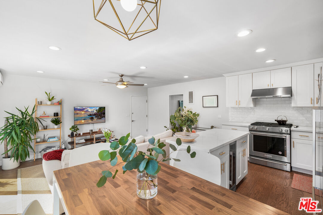 Property photo for 933 11th St, #18, Santa Monica, CA