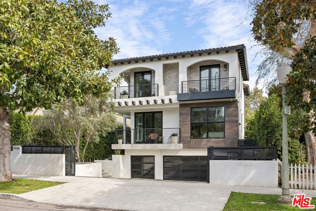 Property photo for 1940 Kelton Ave, Los Angeles, CA