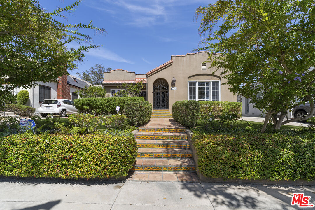 Property photo for 412 S Citrus Ave, Los Angeles, CA