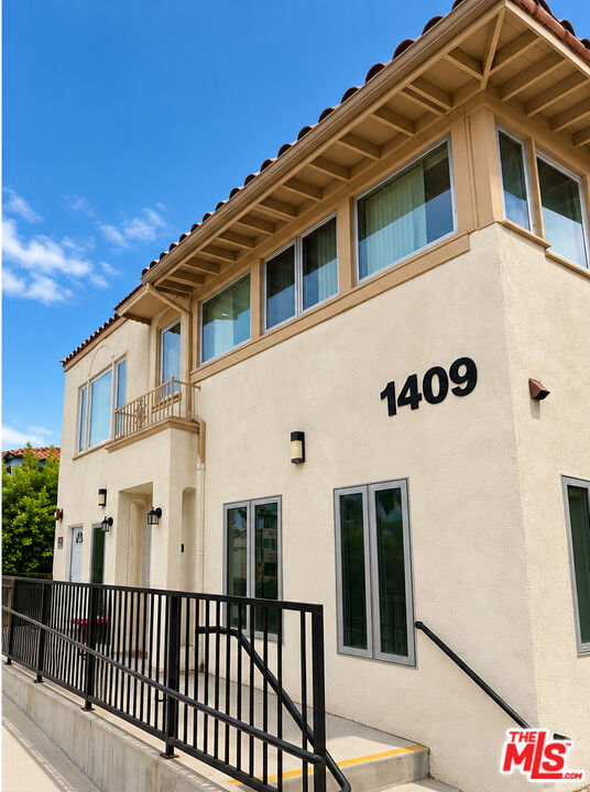 Property photo for 1409 N Hobart Blvd, #101, Los Angeles, CA
