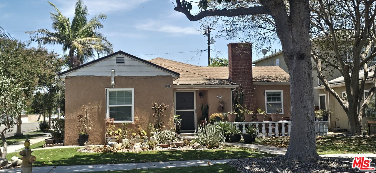 Property photo for 2690 Oregon Ave, Long Beach, CA