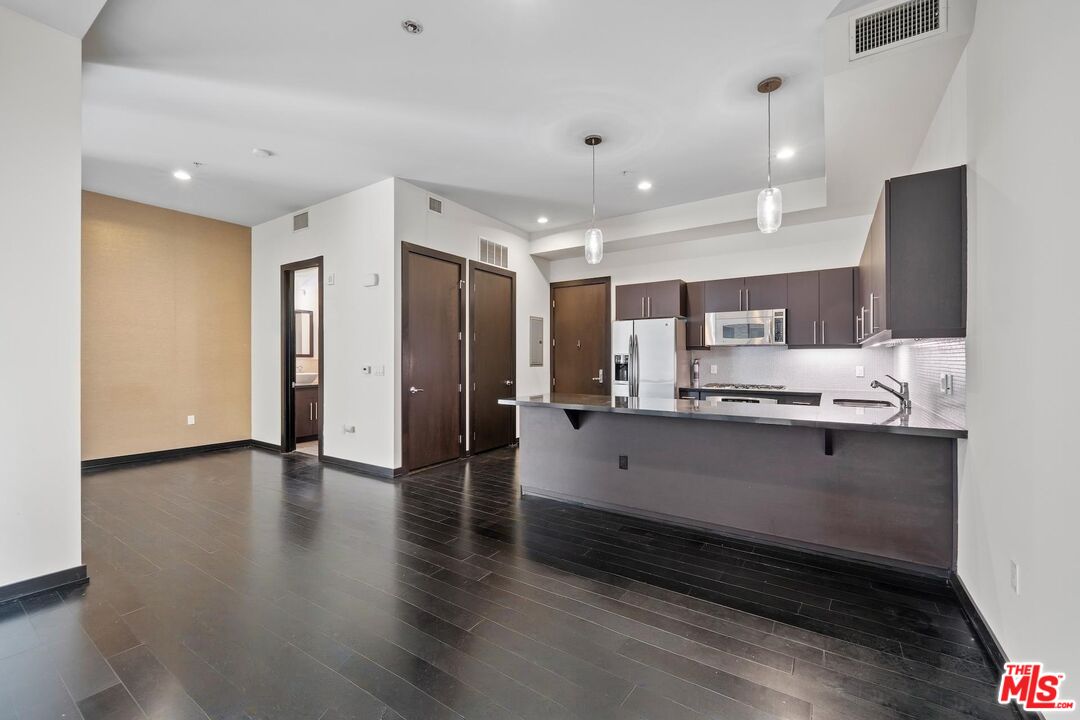 Property photo for 655 S Hope St, #1006, Los Angeles, CA