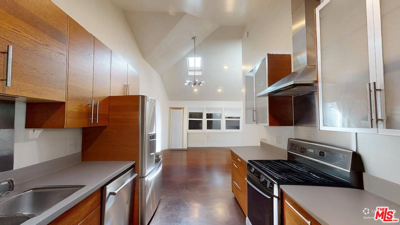 Property photo for 320 Grand Blvd, Los Angeles, CA