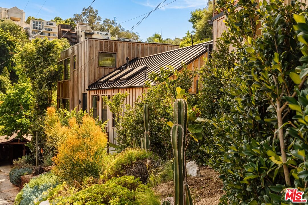Property photo for 8550 Ridpath Dr, Los Angeles, CA