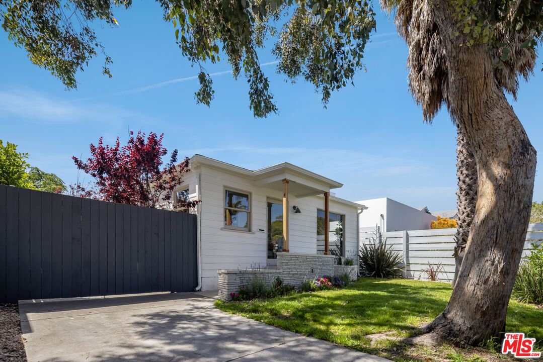Property photo for 935 Indiana Ave, Venice, CA