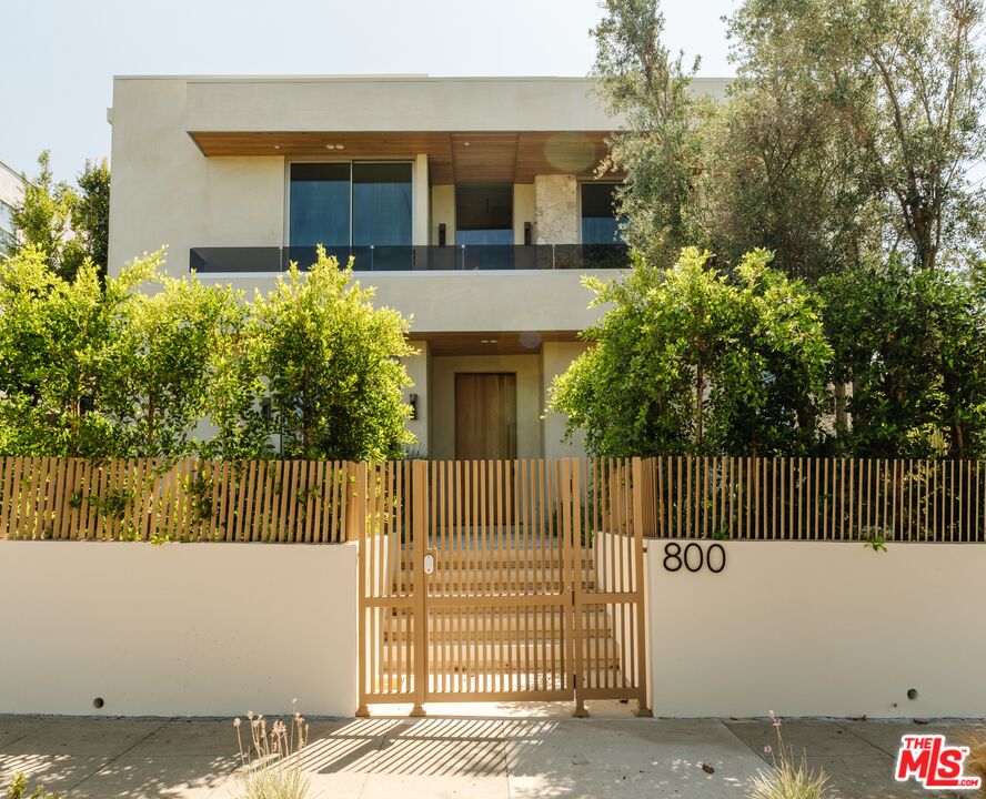 Property photo for 800 N La Jolla Ave, Los Angeles, CA
