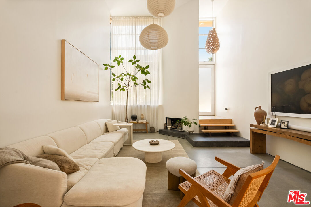 Property photo for 27 Paloma Ave, Venice, CA