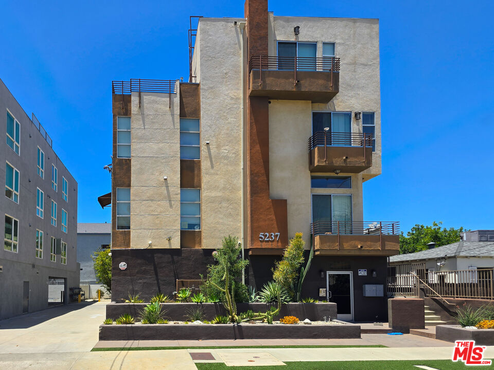 Property photo for 5237 Willowcrest Ave, #105, Los Angeles, CA