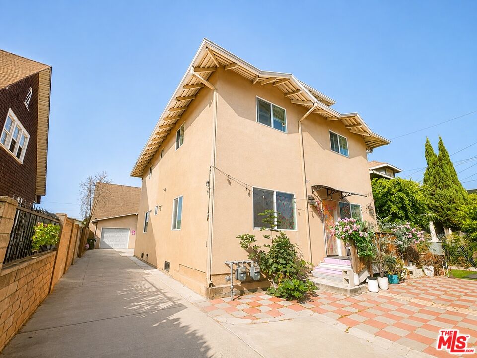 Property photo for 306 1/2 E 36th St, Los Angeles, CA