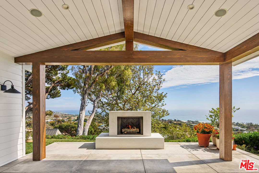 Property photo for 5561 Horizon Dr, Malibu, CA