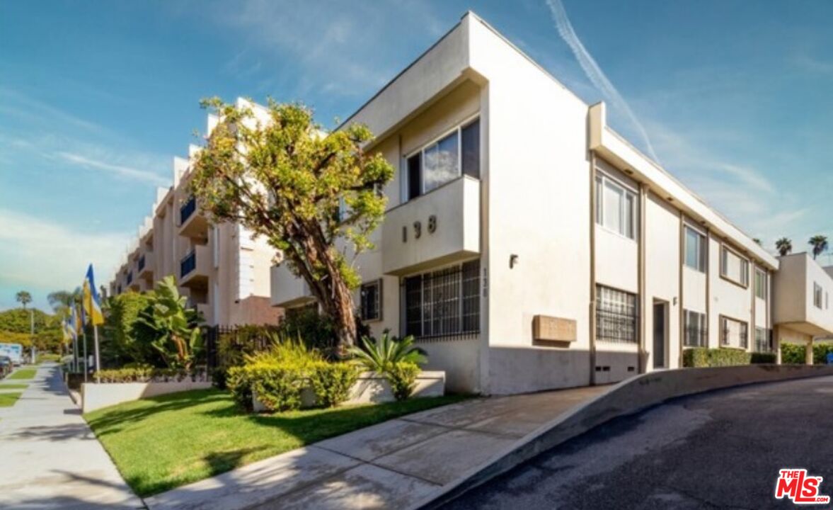 Property photo for 138 S St Andrews Pl, #4, Los Angeles, CA
