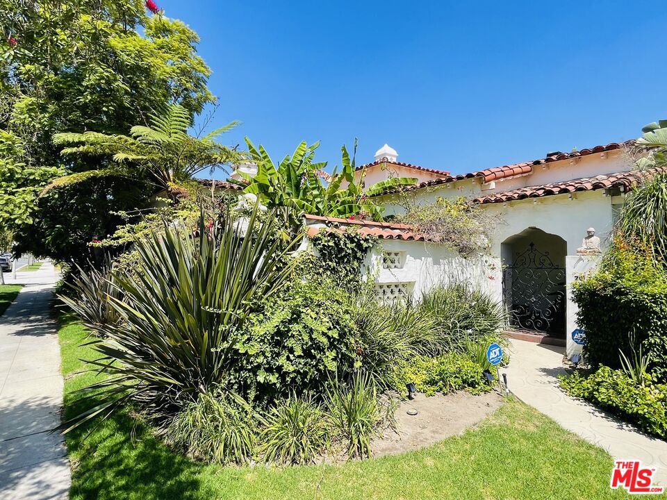 Property photo for 201 N Doheny Dr, Beverly Hills, CA