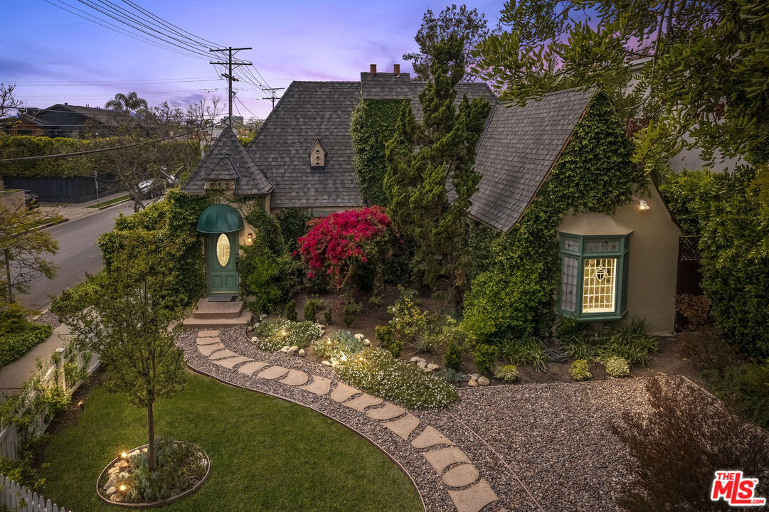 Property photo for 101 N Laurel Ave, Los Angeles, CA