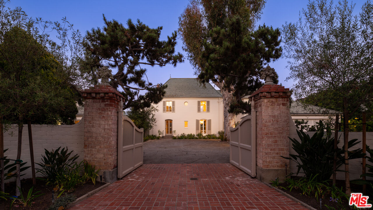Property photo for 528 Chautauqua Blvd, Los Angeles, CA