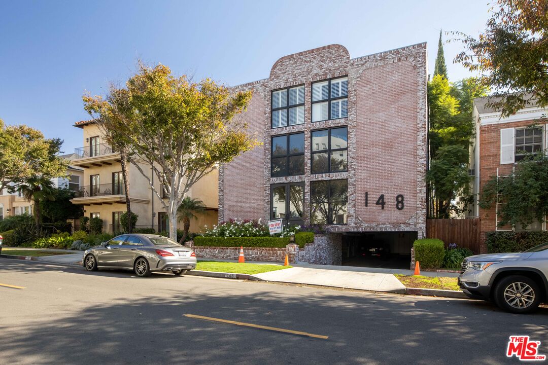Property photo for 148 S Reeves Dr, #8, Beverly Hills, CA