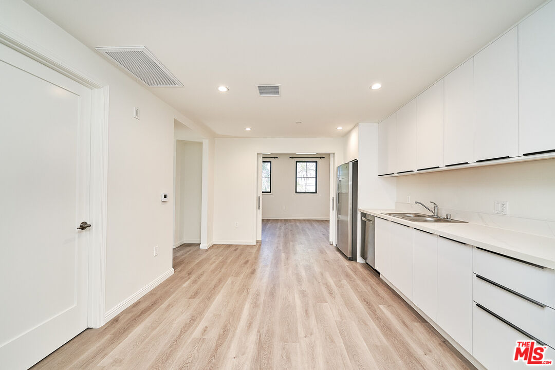 Property photo for 951 S Wilton Pl, #204, Los Angeles, CA