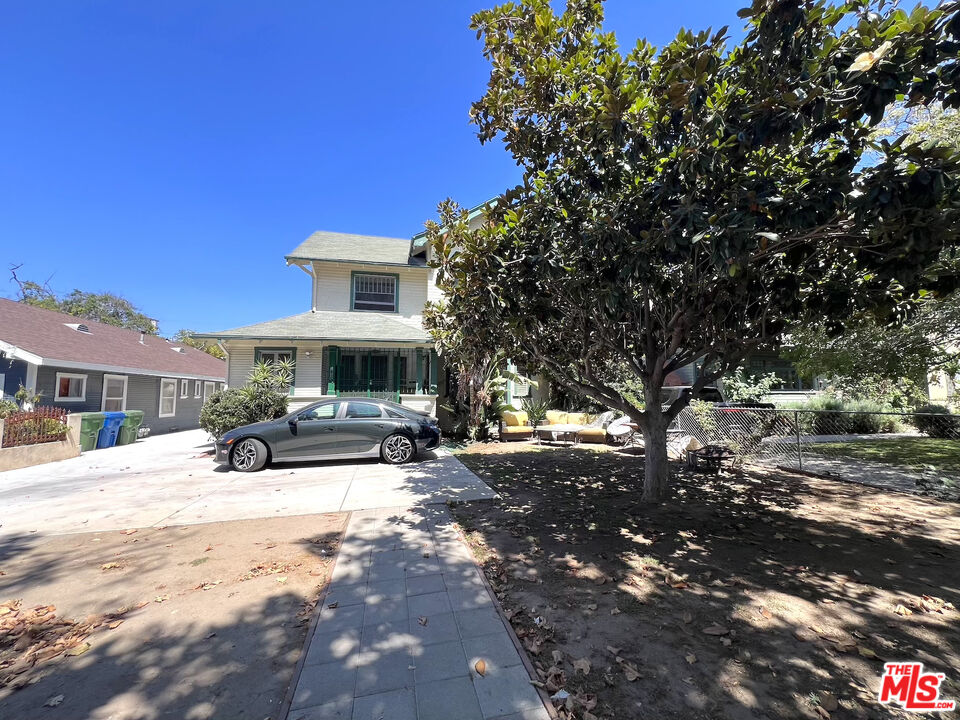 Property photo for 1828 S Gramercy Pl, #1/4, Los Angeles, CA