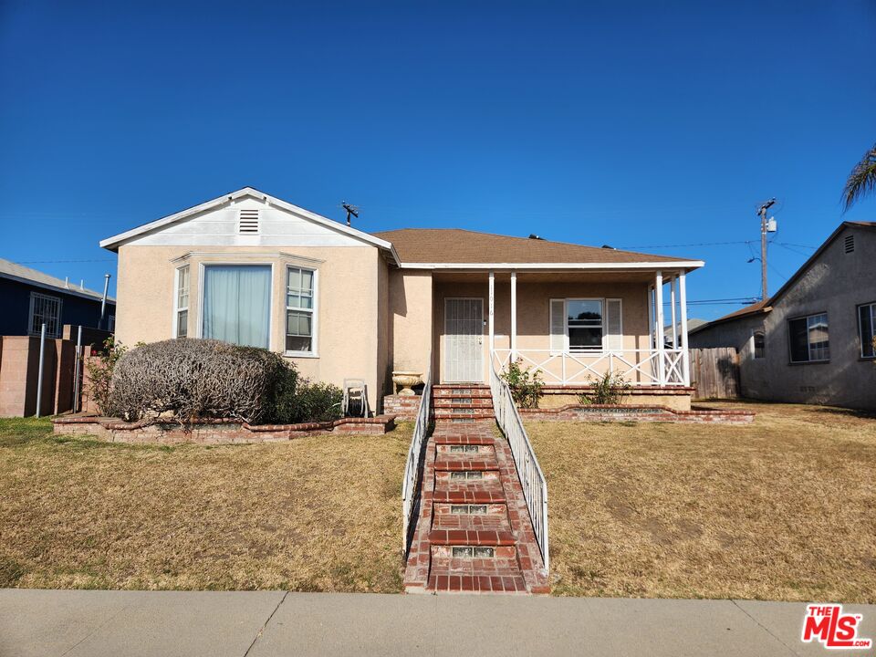 Property photo for 11016 S Manhattan Pl, Los Angeles, CA