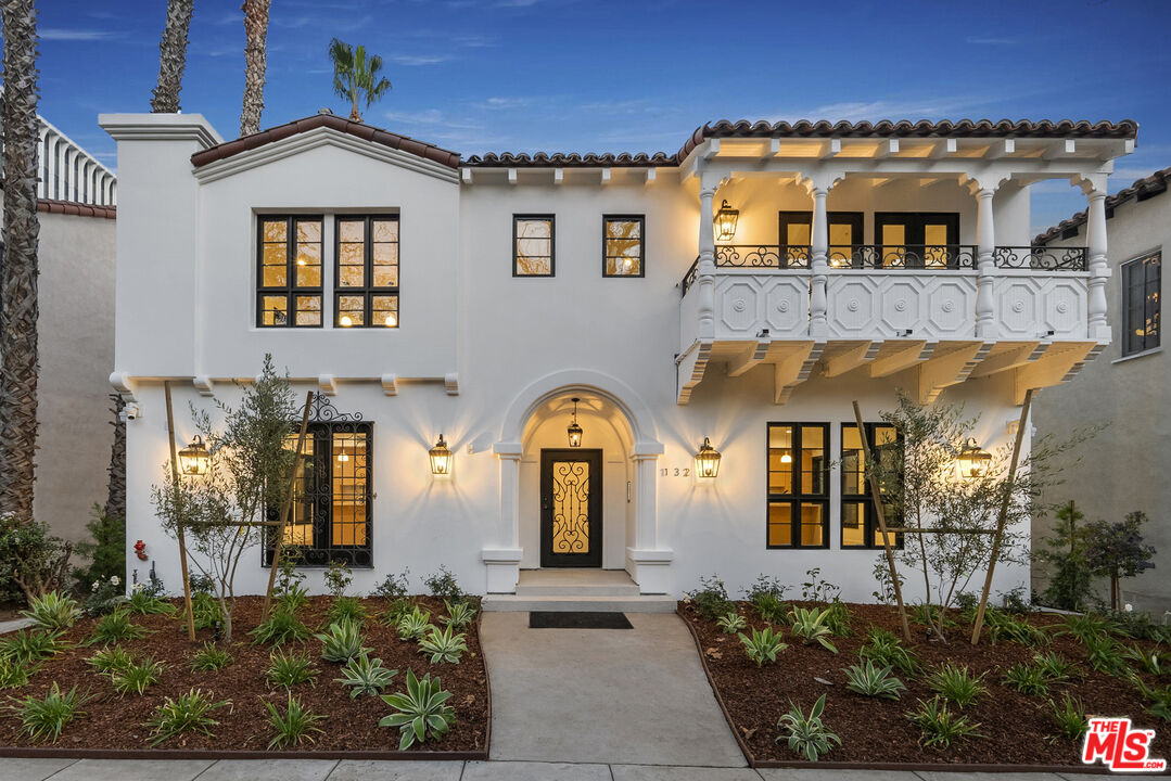 Property photo for 132 S Oakhurst Dr, #1, Beverly Hills, CA