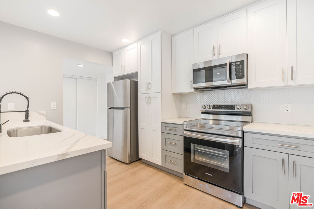 Property photo for 6275 Canterbury Dr, #210, Culver City, CA