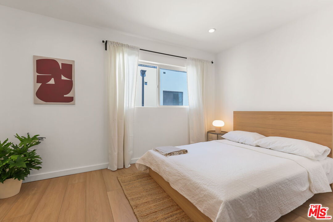 Property photo for 621 1/2 N Mariposa Ave, Los Angeles, CA