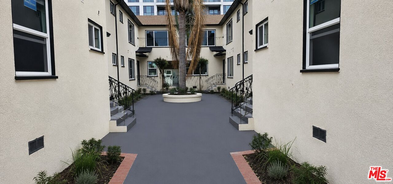 Property photo for 537 S Catalina St, #4, Los Angeles, CA