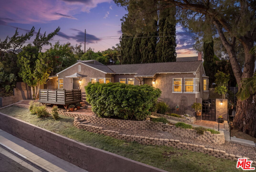 Property photo for 1001 Farnam St, Los Angeles, CA