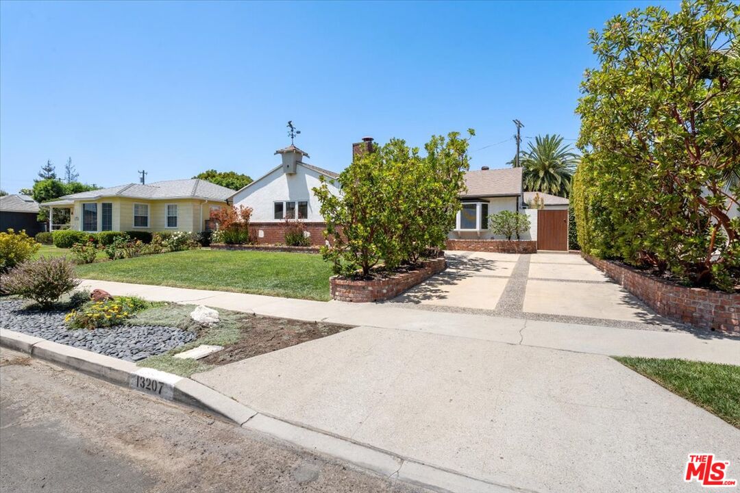 Property photo for 13207 LAKE ST, Los Angeles, CA
