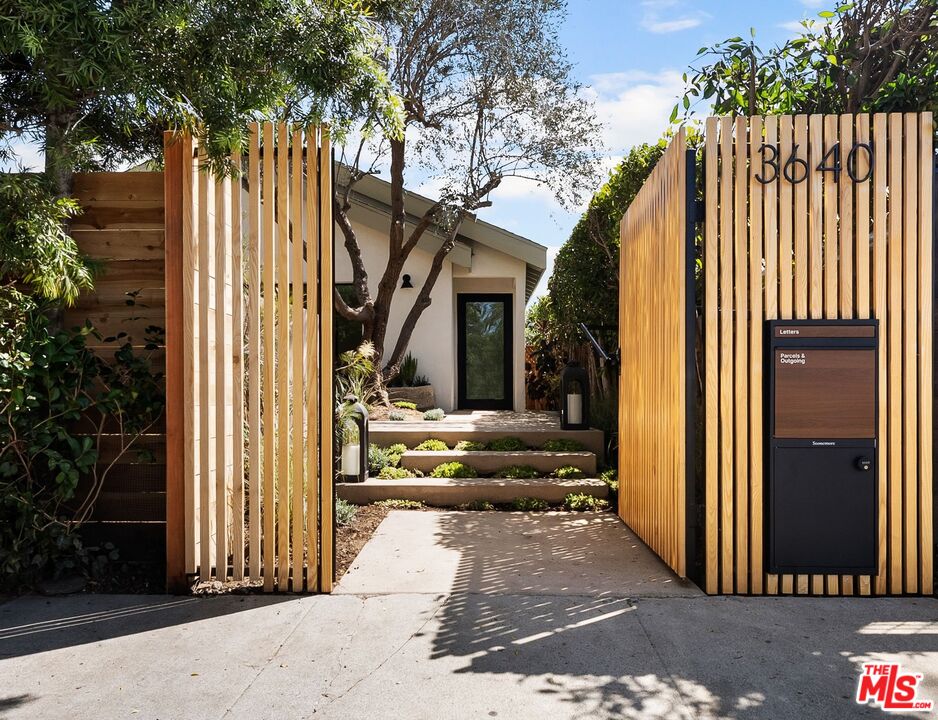Property photo for 3640 Maplewood Ave, Los Angeles, CA