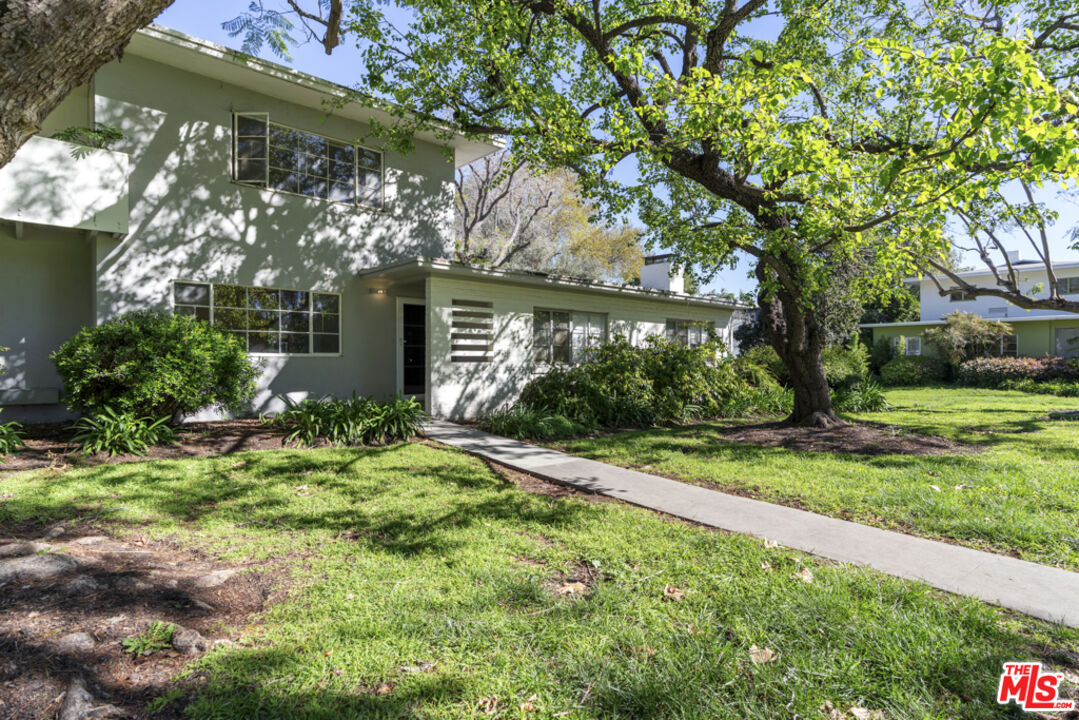 Property photo for 5165 Village Grn, Los Angeles, CA