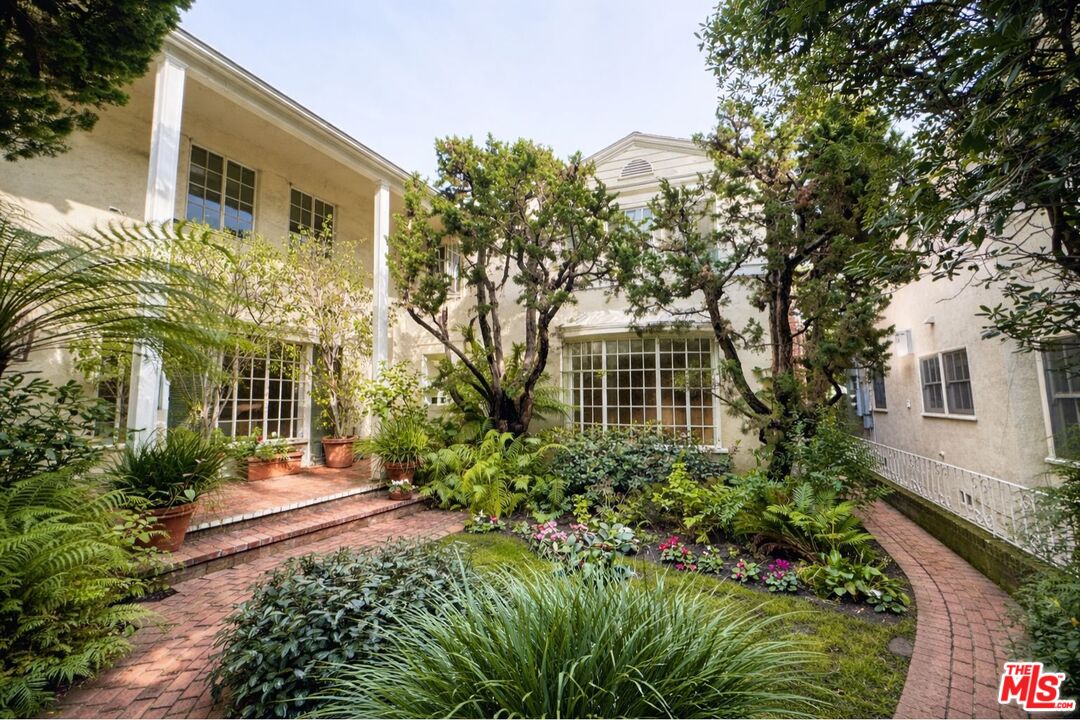 Property photo for 214 S Spalding Dr, Beverly Hills, CA