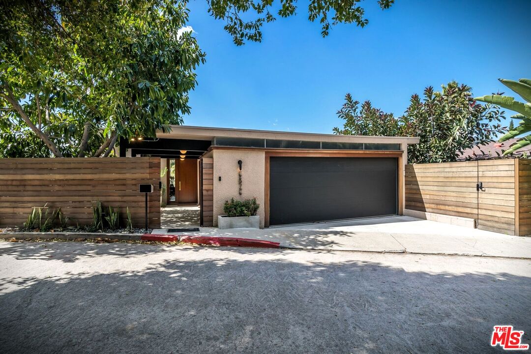 Property photo for 6826 Iris Cir, Los Angeles, CA
