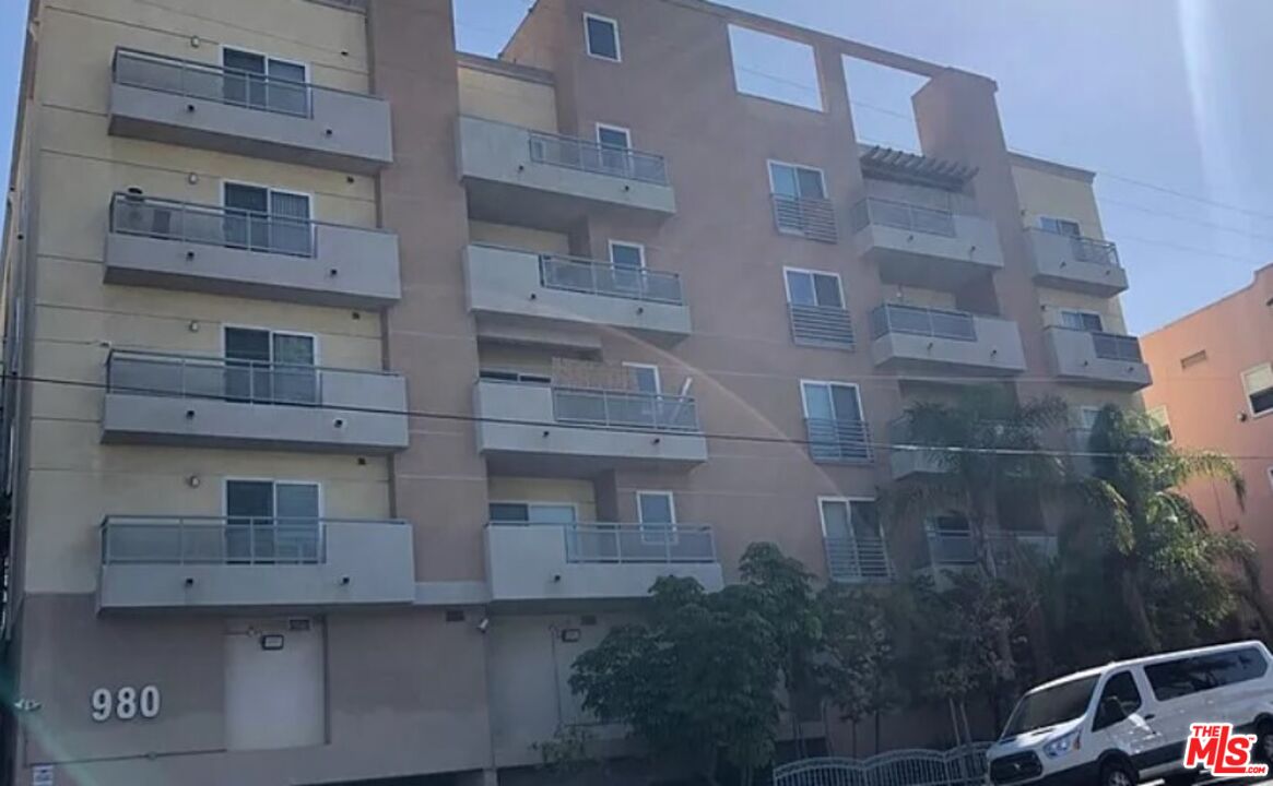 Property photo for 980 S Oxford Ave, #202, Los Angeles, CA
