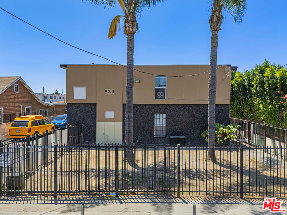 Property photo for 634 W 92nd St, Los Angeles, CA