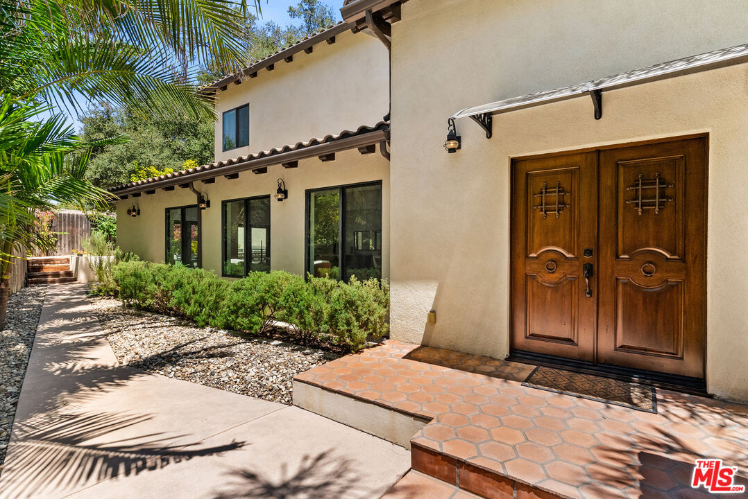Property photo for 8836 Wonderland Ave, Los Angeles, CA
