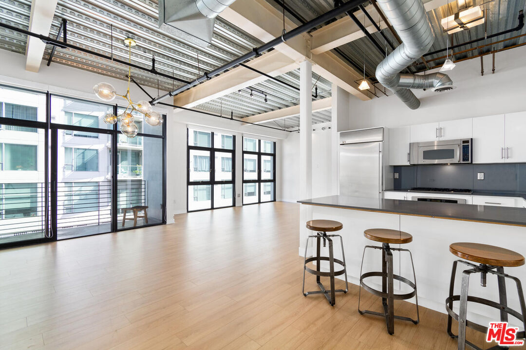 Property photo for 330 W 11th St, #607, Los Angeles, CA