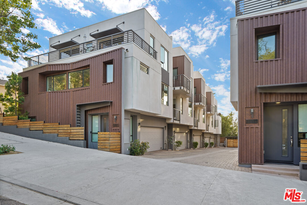 Property photo for 1427 1/2 WATERLOO ST, Los Angeles, CA