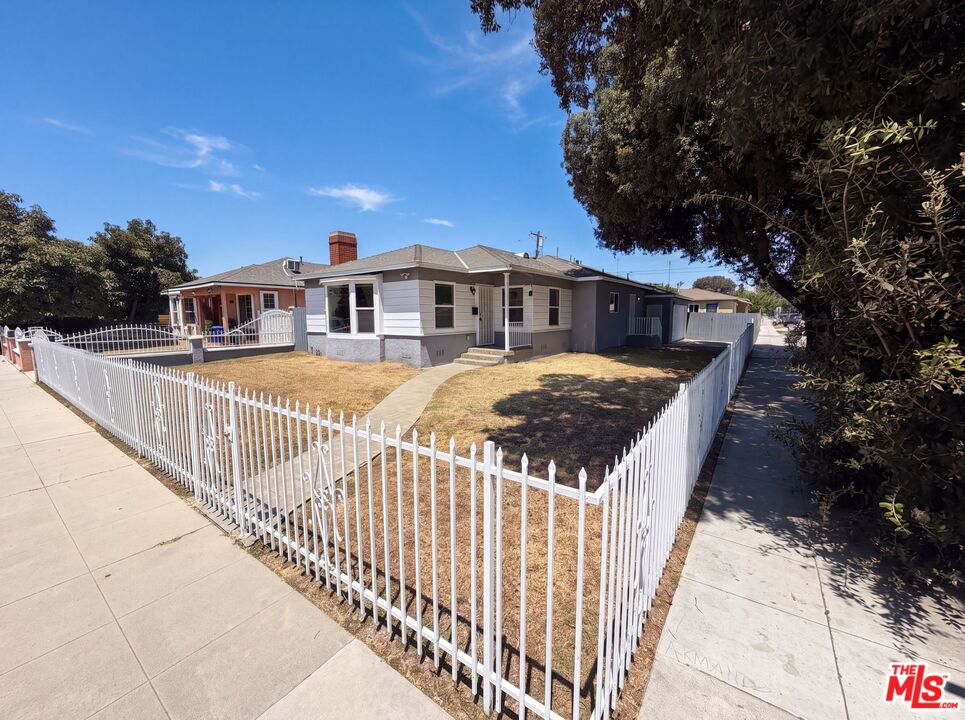 Property photo for 191 E Marker St, Long Beach, CA