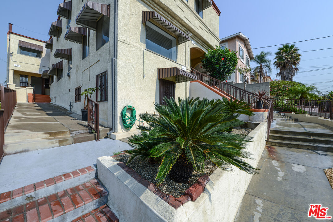 Property photo for 527 N Cummings St, Los Angeles, CA