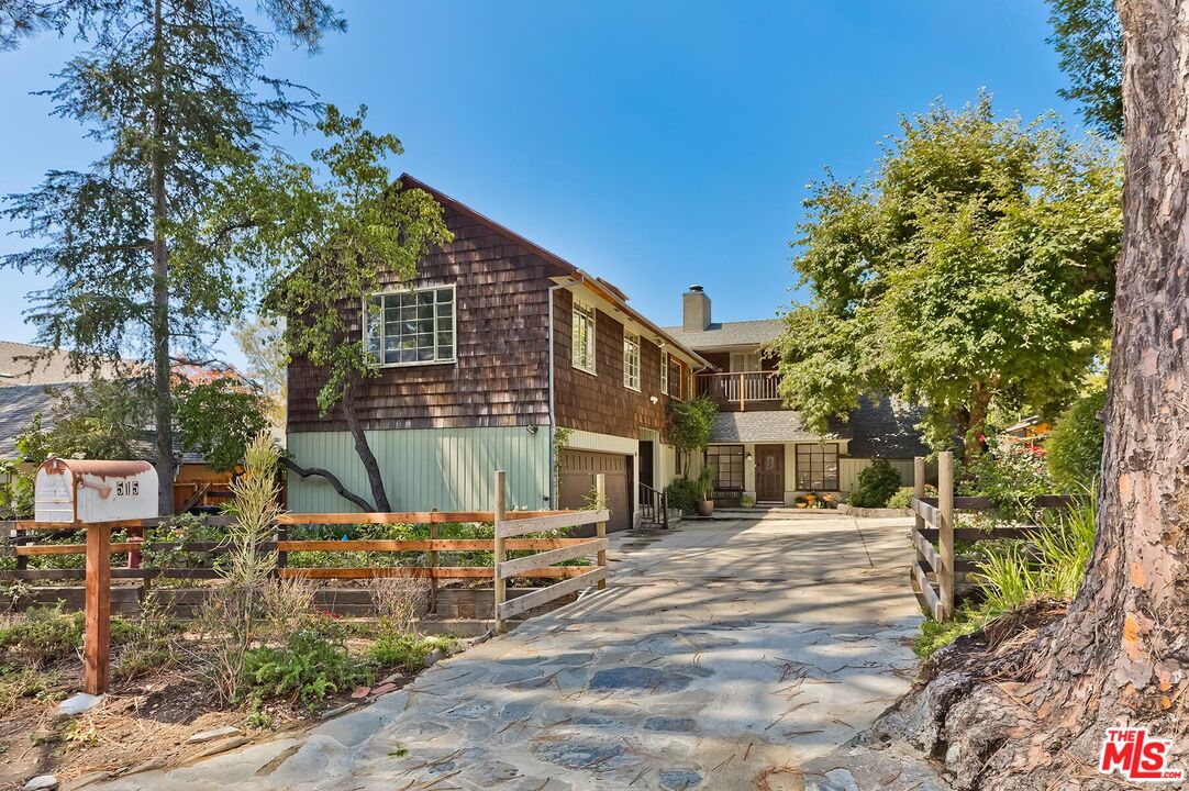 Property photo for 515 N Kenter Ave, Los Angeles, CA