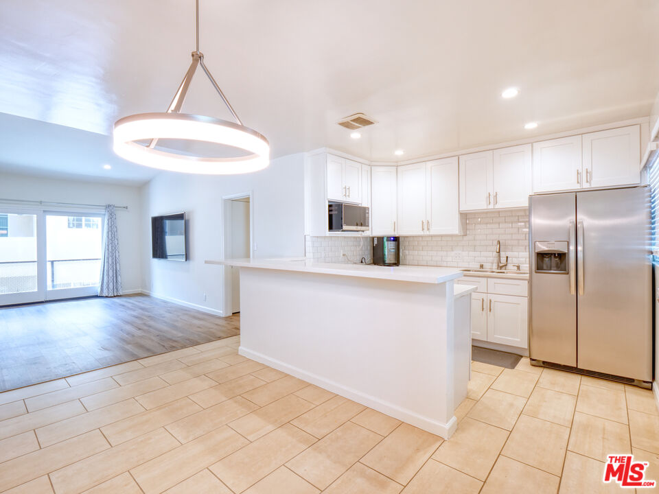 Property photo for 337 N Oakhurst Dr, #6, Beverly Hills, CA