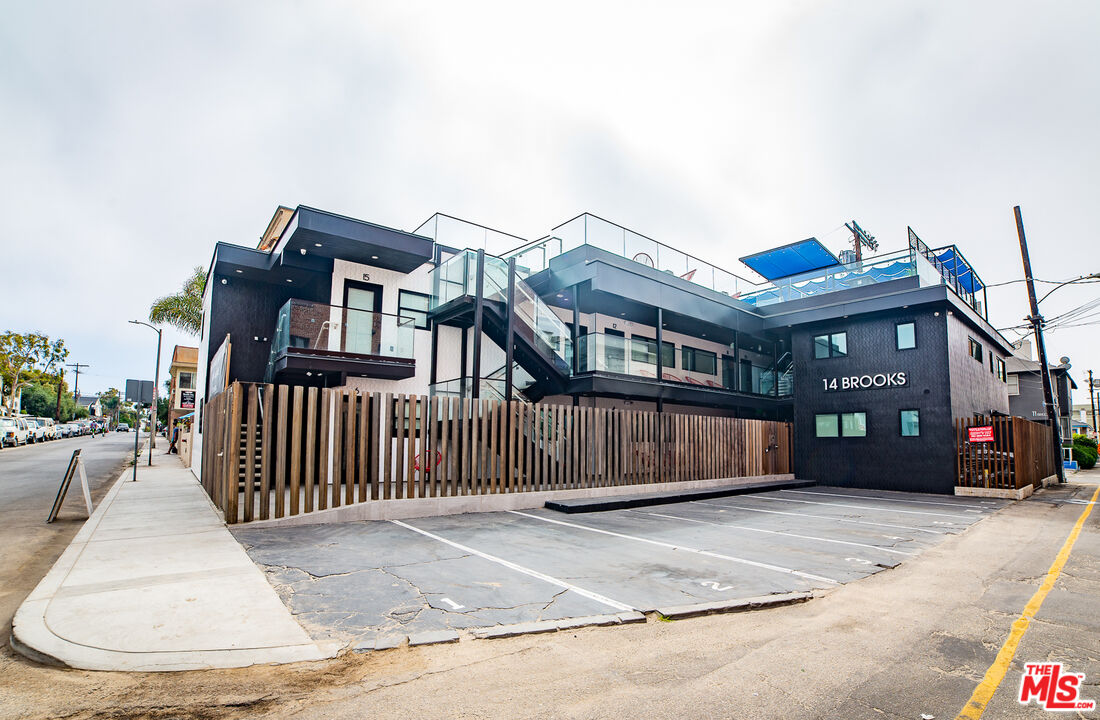 Property photo for 14 Brooks Ave, #2, Los Angeles, CA