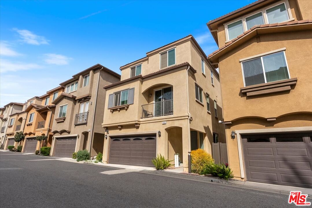 Property photo for 11926 Olive Glen Ln, Los Angeles, CA
