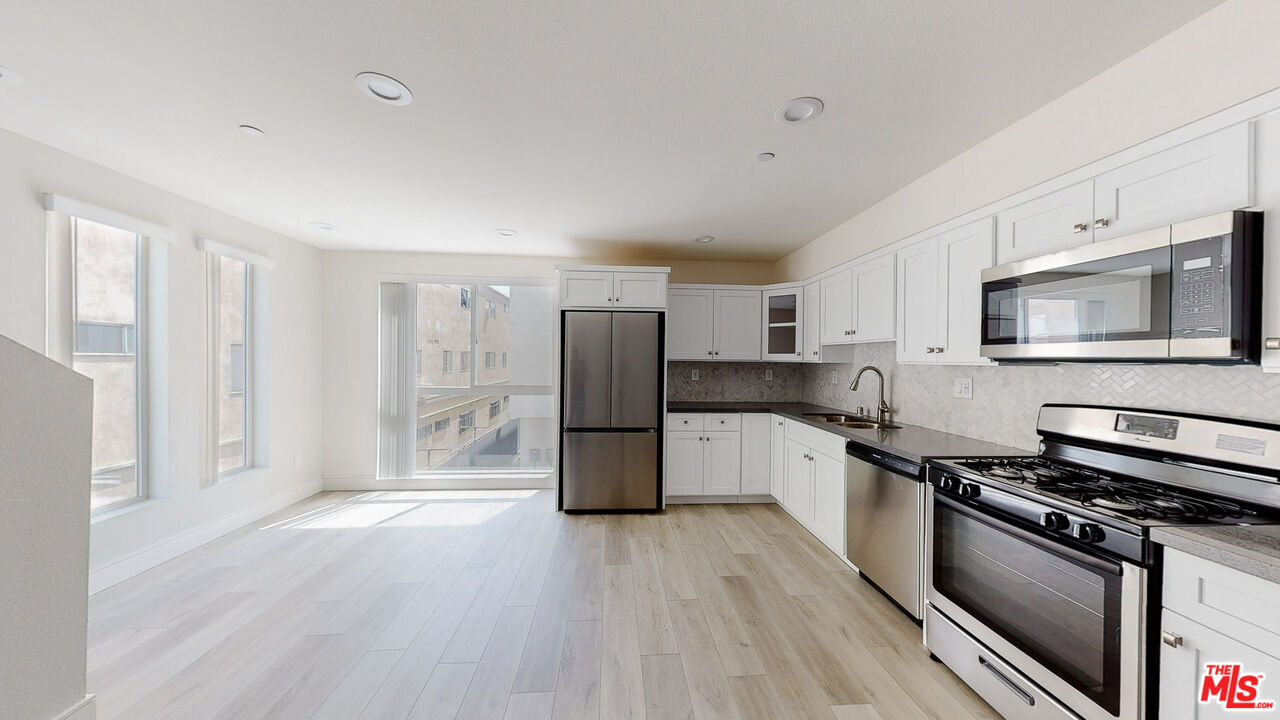 Property photo for 953 N Mariposa Ave, #B, Los Angeles, CA