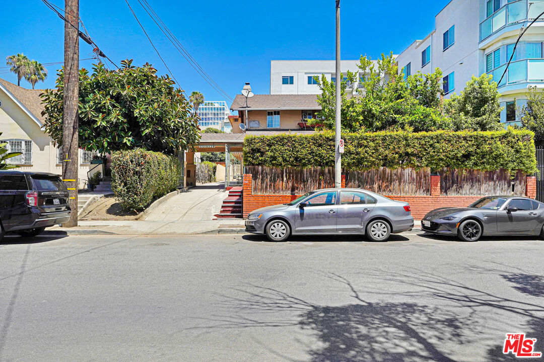 Property photo for 7139 Hawthorn Ave, #3, Los Angeles, CA