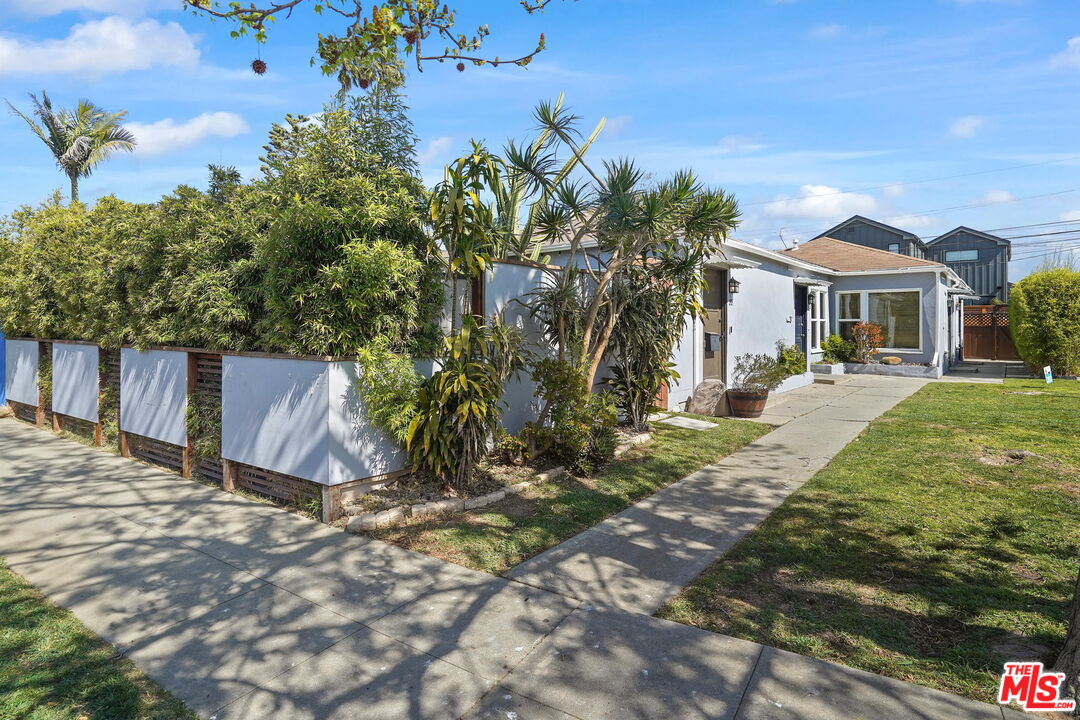 Property photo for 216 6th AVE, Venice, CA